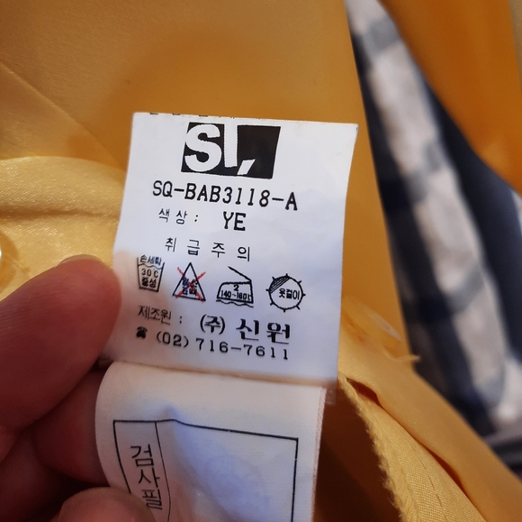 Woman's yellow shirt - Picture 9 of 11